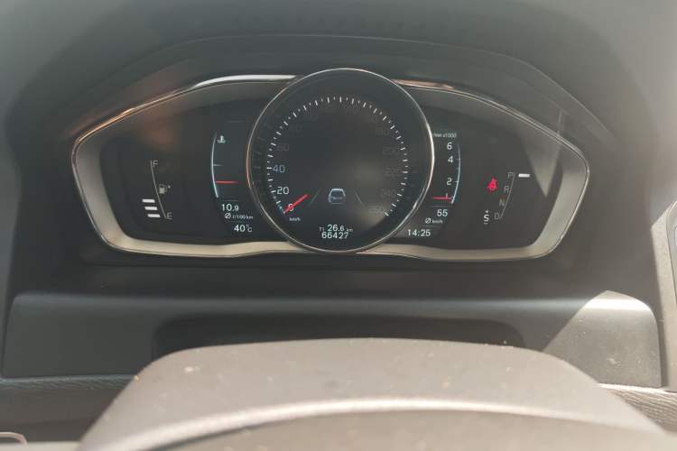 Used Volvo XC60 2015 T5 AWD Zhiyuan Edition Odometer Close Up