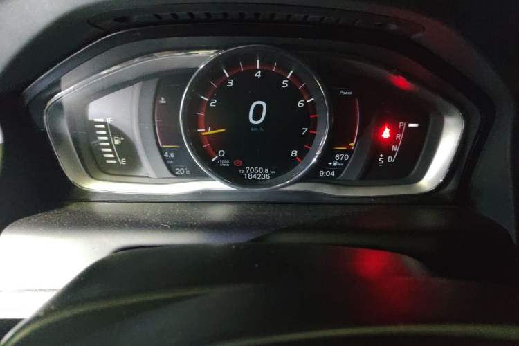 Used Volvo XC60 2015 T5 Smart Upgrade Model Odometer Close Up