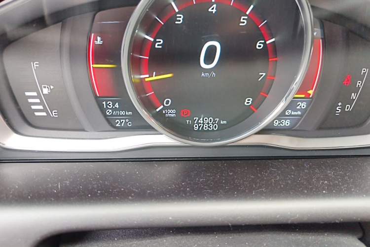 Used Volvo XC60 2015 T5 Smart Upgrade Model Odometer Close Up