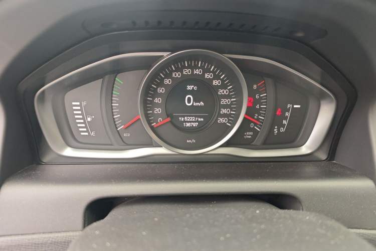 Used Volvo XC60 2015 T5 Smart Upgrade Model Odometer Close Up