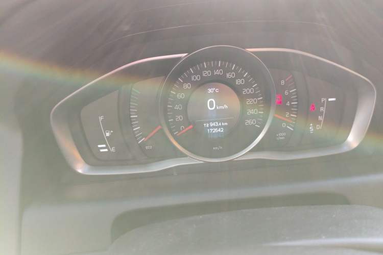 Used Volvo XC60 2015 T5 Smart Upgrade Model Odometer Close Up
