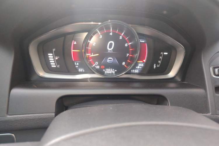 Used Volvo XC60 2015 T5 AWD Smart Drive Edition Odometer Close Up