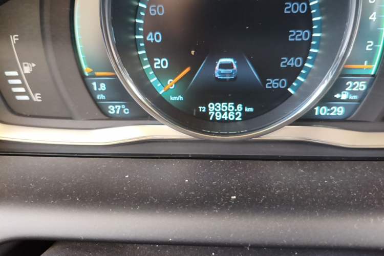 Used Volvo XC60 2015 T5 AWD Smart Drive Edition Odometer Close Up