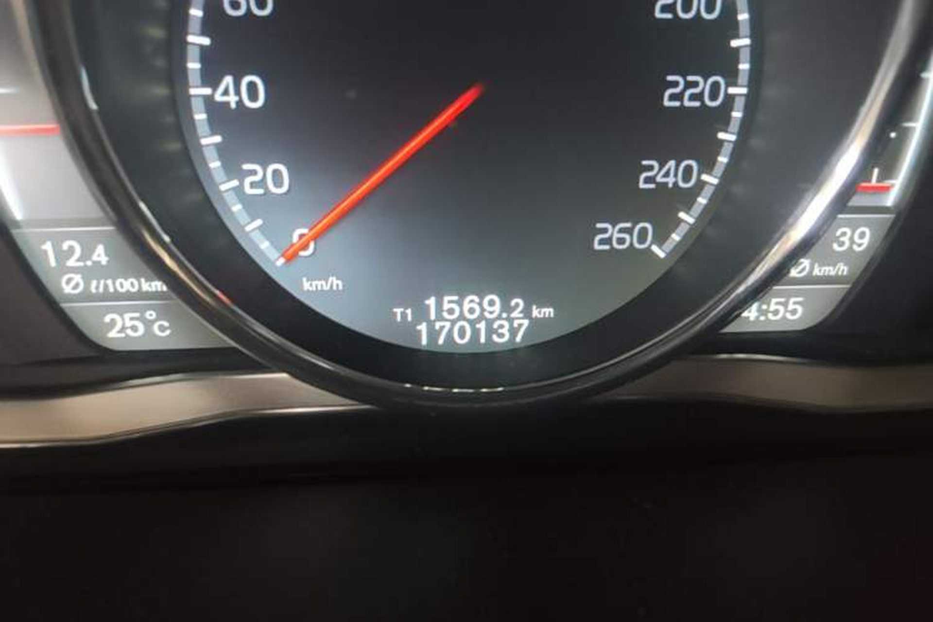 Used Volvo XC60 2015 T5 AWD Zhiyuan Edition Odometer Close Up