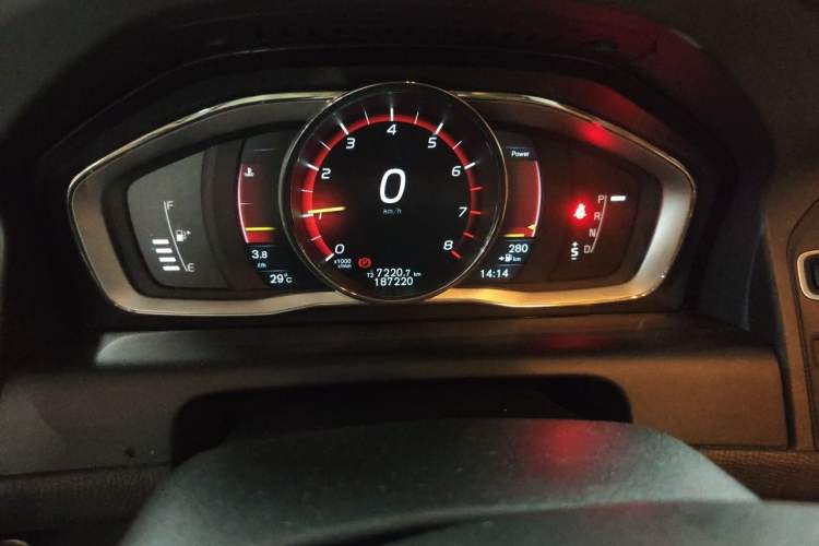 Used Volvo XC60 2015 T5 AWD Smart Drive Edition Odometer Close Up
