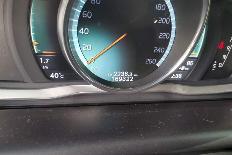 Used Volvo XC60 2015 T5 AWD Zhiyuan Edition Odometer Close Up