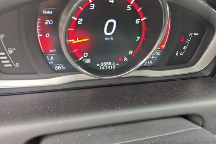Used Volvo XC60 2015 T5 Smart Upgrade Model Odometer Close Up