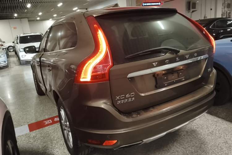 Used Volvo XC60 2015 T5 Smart Upgrade Model Rear Left 45 Deg