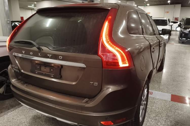 Used Volvo XC60 2015 T5 Smart Upgrade Model Rear Right 45 Deg