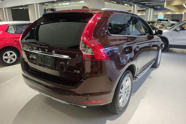 Used Volvo XC60 2015 T5 Smart Upgrade Model Rear Right 45 Deg
