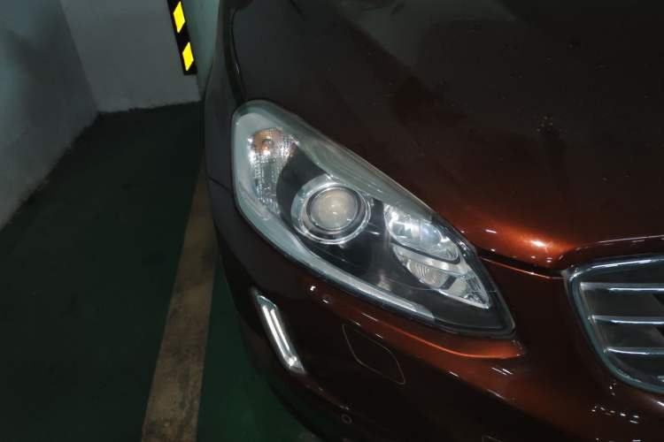 Used Volvo XC60 2015 T5 AWD Smart Drive Edition Right Front Headlight