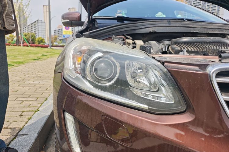 Used Volvo XC60 2015 T5 AWD Zhiyuan Edition Right Front Headlight