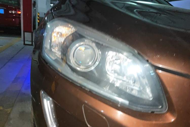 Used Volvo XC60 2015 T5 Smart Upgrade Model Right Front Headlight