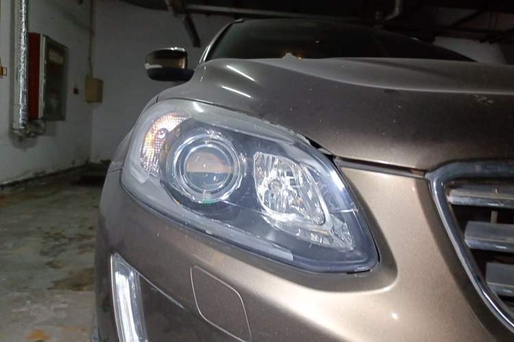 Used Volvo XC60 2015 T5 AWD Smart Drive Edition Right Front Headlight