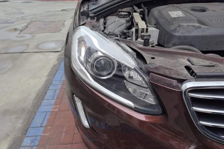 Used Volvo XC60 2015 T5 Smart Upgrade Model Right Front Headlight