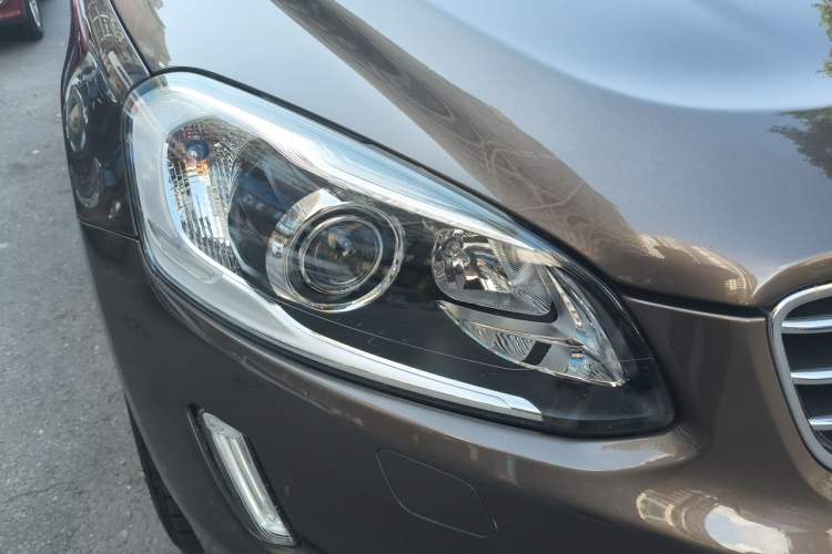 Used Volvo XC60 2015 T5 AWD Zhiyuan Edition Right Front Headlight