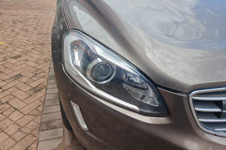 Used Volvo XC60 2015 T5 AWD Zhiyuan Edition Right Front Headlight