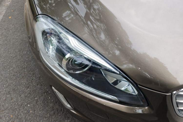 Used Volvo XC60 2015 T5 AWD Zhiyuan Edition Right Front Headlight