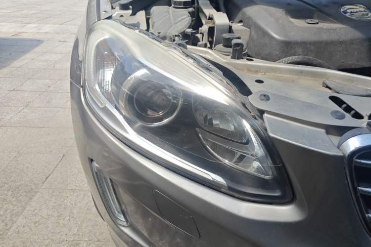 Used Volvo XC60 2015 T5 Smart Edition Right Front Headlight