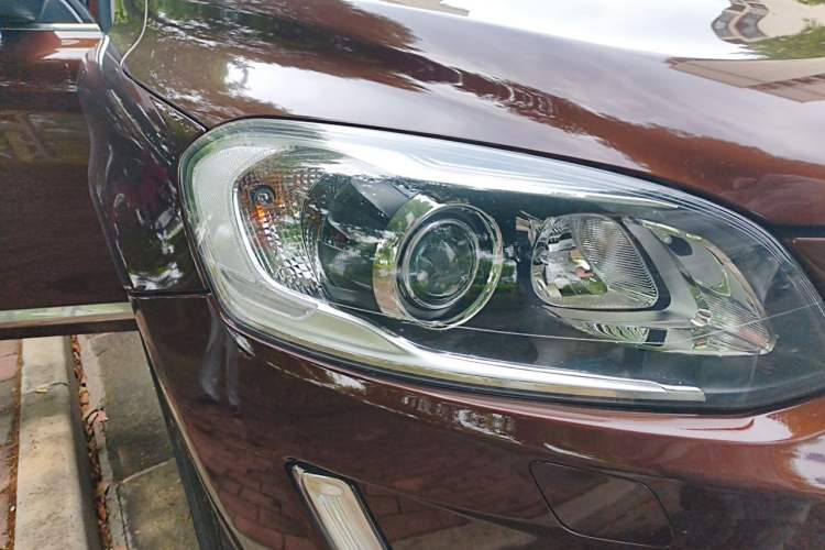 Used Volvo XC60 2015 T5 Smart Upgrade Model Right Front Headlight