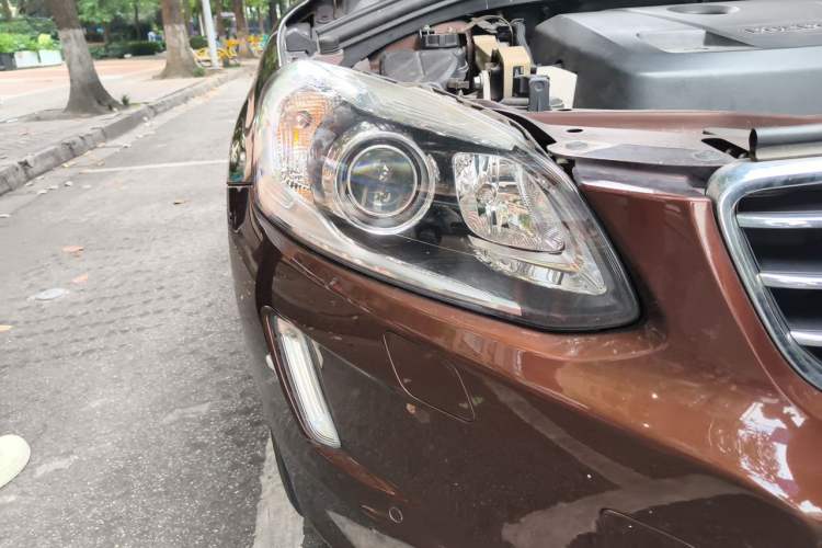 Used Volvo XC60 2015 T5 Smart Upgrade Model Right Front Headlight
