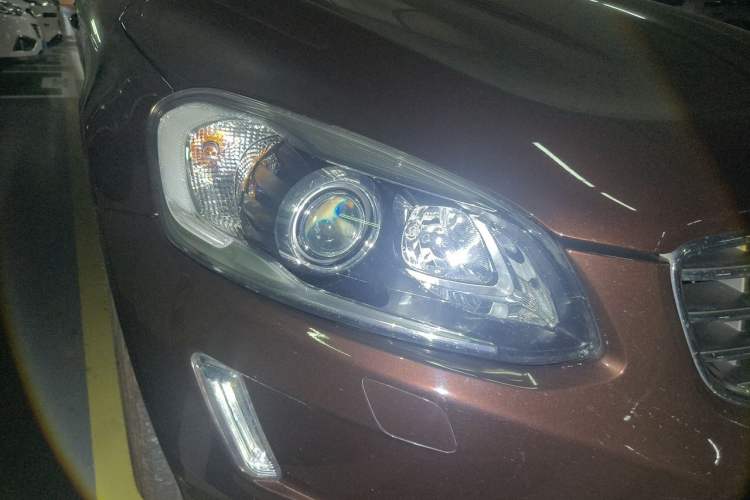 Used Volvo XC60 2015 T5 Smart Upgrade Model Right Front Headlight