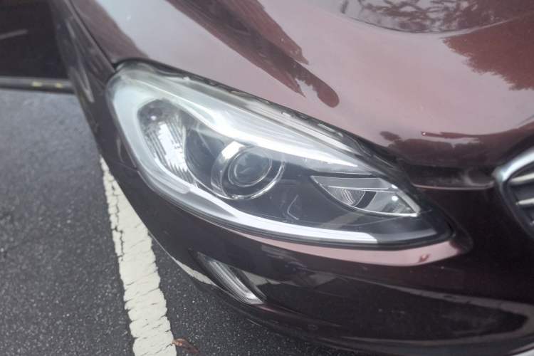 Used Volvo XC60 2015 T5 AWD Zhiyuan Edition Right Front Headlight