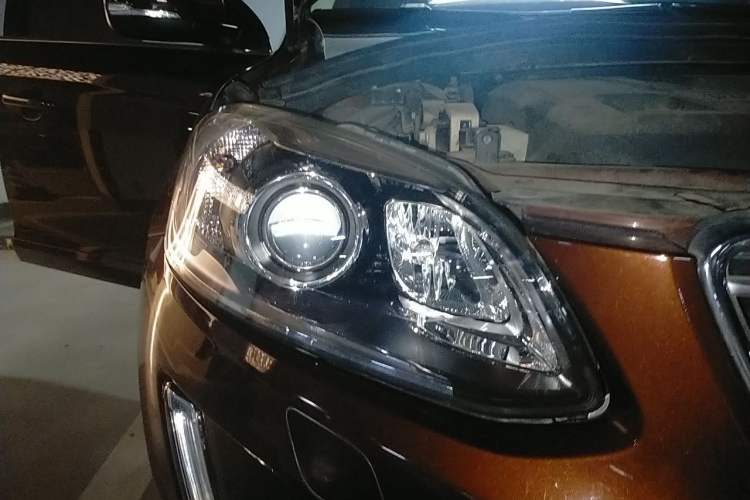 Used Volvo XC60 2015 T5 Smart Upgrade Model Right Front Headlight