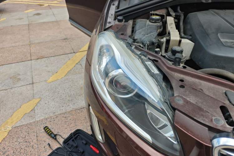 Used Volvo XC60 2015 T5 Smart Upgrade Model Right Front Headlight
