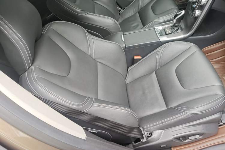 Used Volvo XC60 2015 T5 AWD Smart Drive Edition Right Front Seat