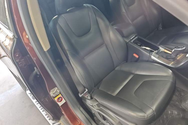 Used Volvo XC60 2015 T5 Smart Upgrade Model Right Front Seat