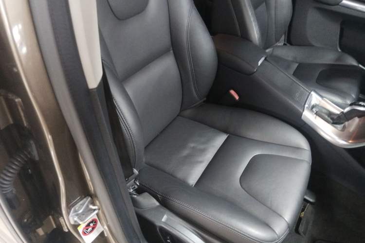 Used Volvo XC60 2015 T5 Smart Upgrade Model Right Front Seat