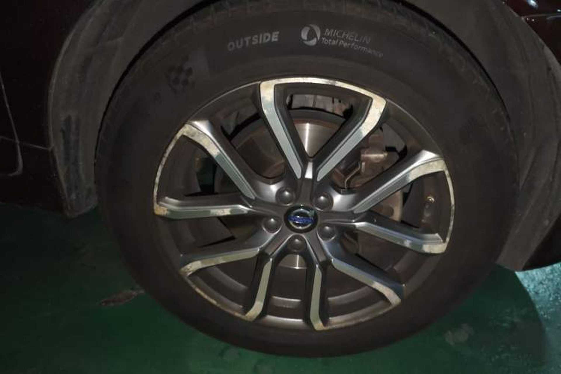 Used Volvo XC60 2015 T5 AWD Smart Drive Edition Right Front Wheel Hub