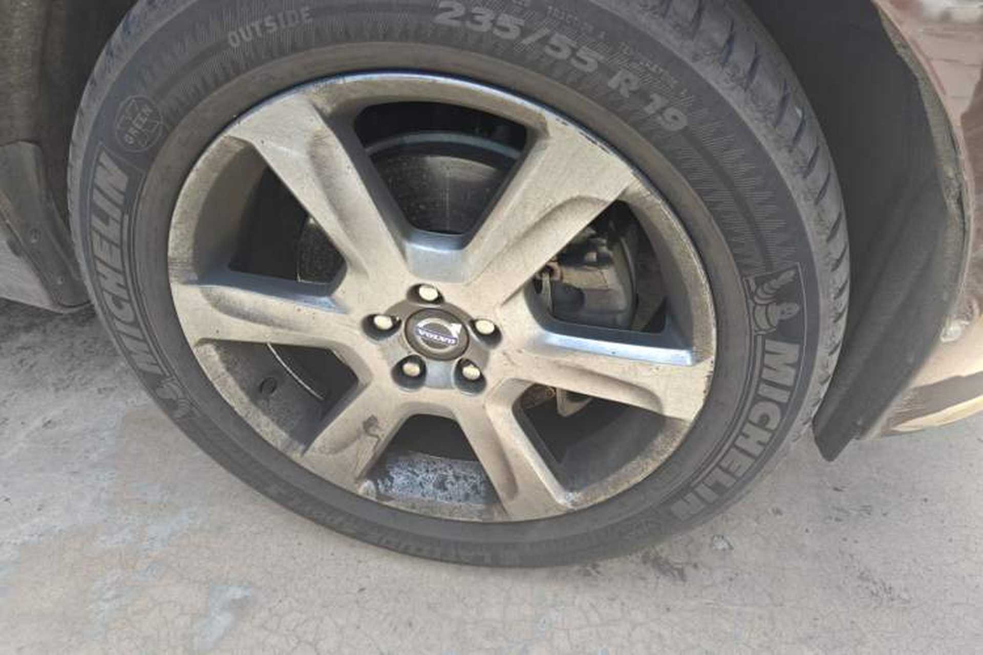 Used Volvo XC60 2015 T5 AWD Smart Drive Edition Right Front Wheel Hub