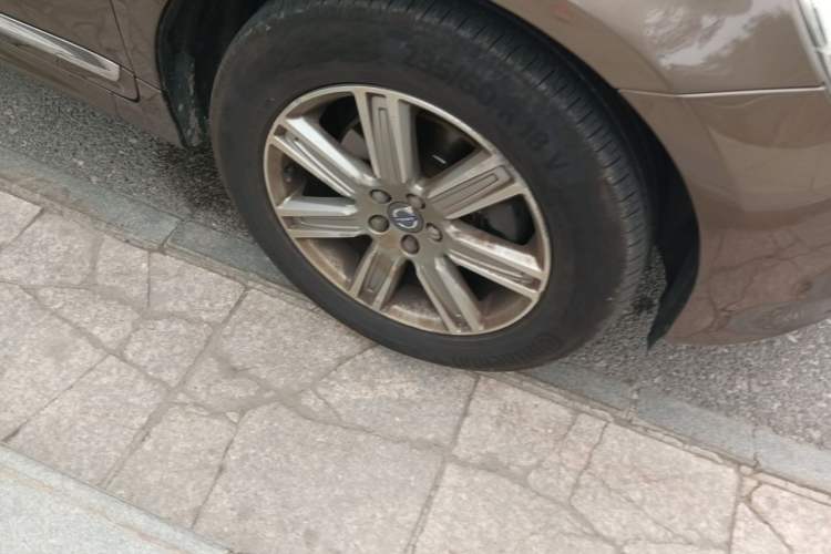 Used Volvo XC60 2015 T5 AWD Zhiyuan Edition Right Front Wheel Hub