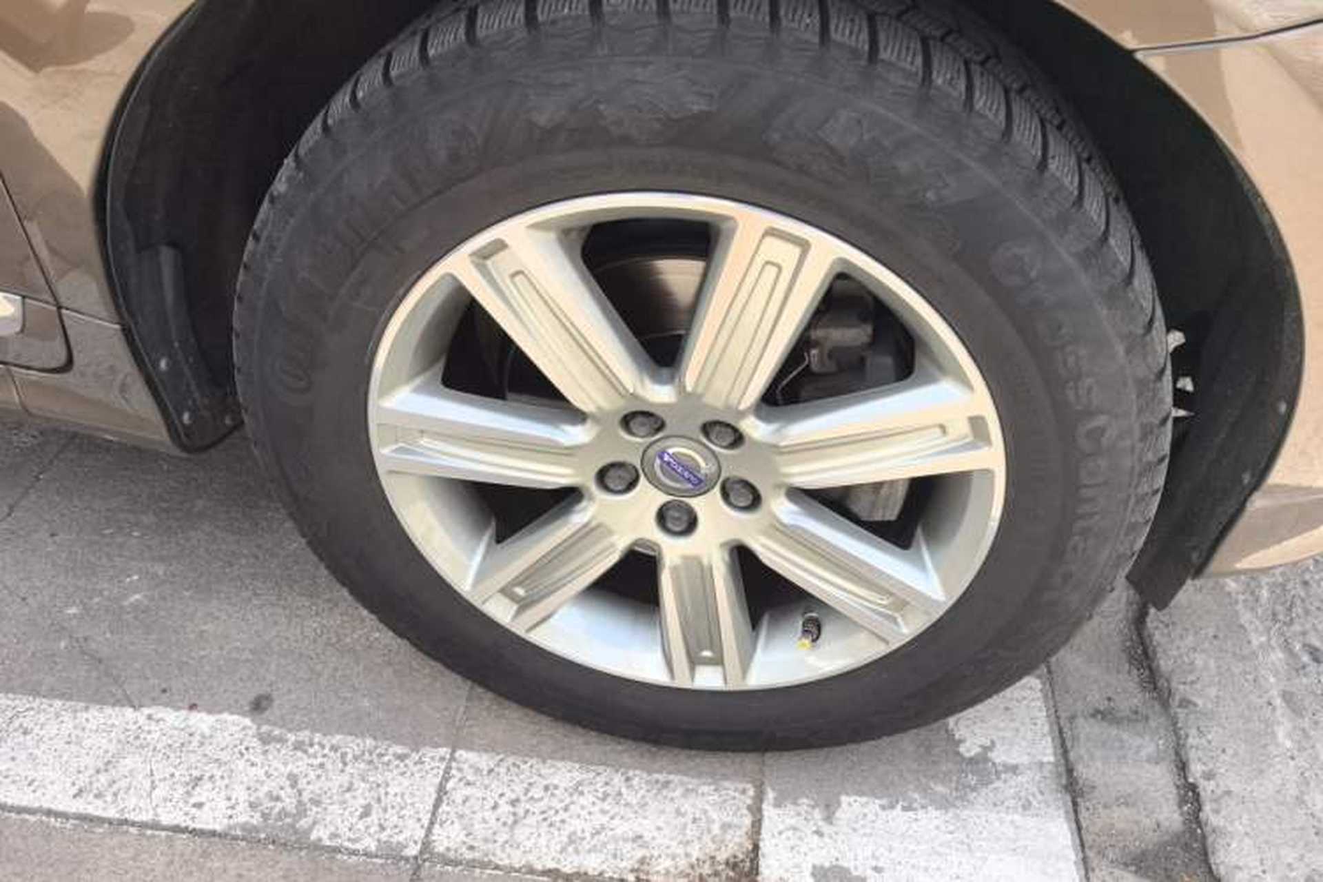 Used Volvo XC60 2015 T5 AWD Zhiyuan Edition Right Front Wheel Hub