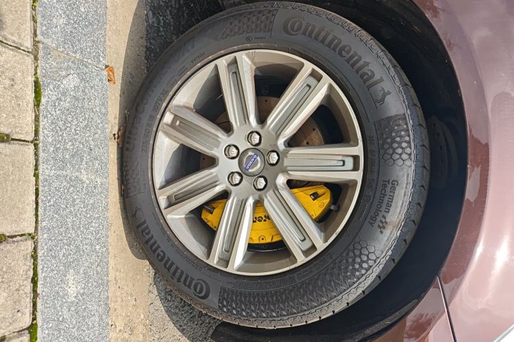 Used Volvo XC60 2015 T5 AWD Zhiyuan Edition Right Front Wheel Hub