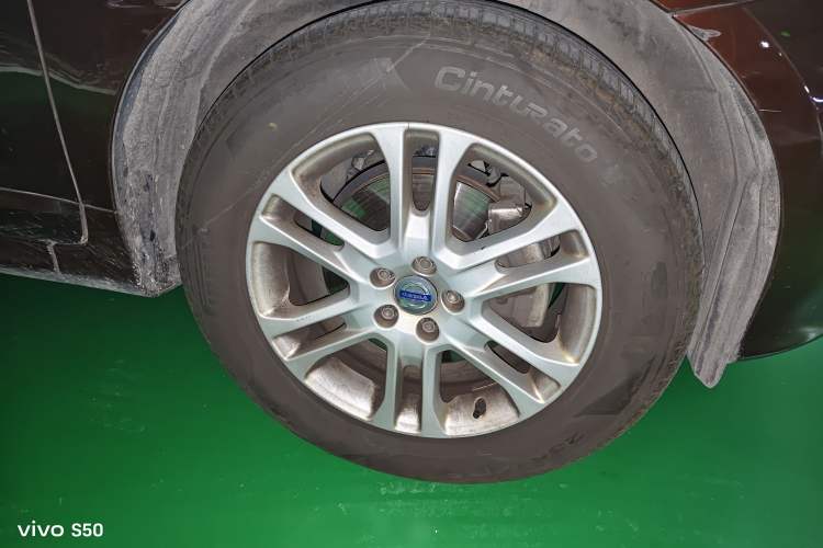 Used Volvo XC60 2015 T5 Smart Upgrade Model Right Front Wheel Hub