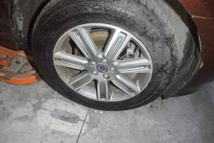 Used Volvo XC60 2015 T5 Smart Upgrade Model Right Front Wheel Hub