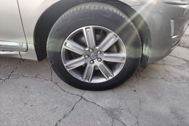 Used Volvo XC60 2015 T5 Smart Upgrade Model Right Front Wheel Hub