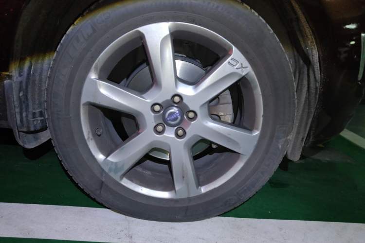 Used Volvo XC60 2015 T6 Zhiyi Edition Right Front Wheel Hub
