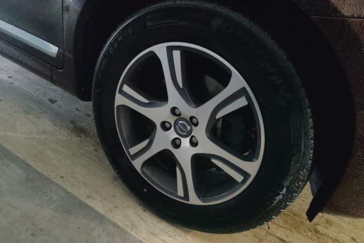 Used Volvo XC60 2015 T5 AWD Zhiyuan Edition Right Front Wheel Hub