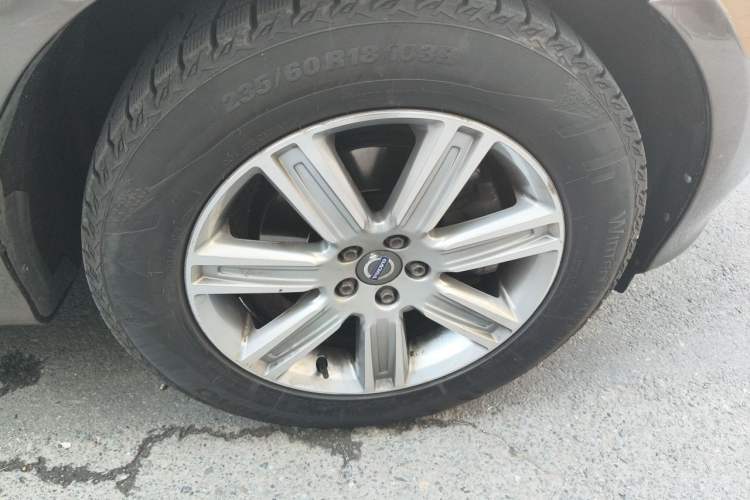 Used Volvo XC60 2015 T5 AWD Zhiyuan Edition Right Front Wheel Hub