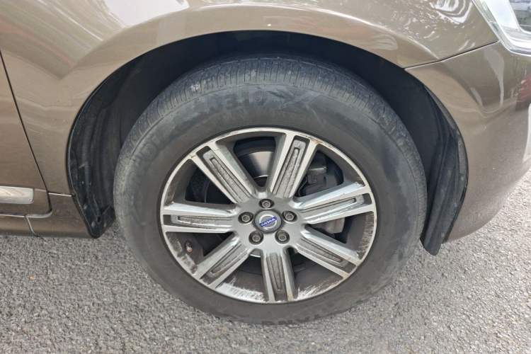 Used Volvo XC60 2015 T5 AWD Zhiyuan Edition Right Front Wheel Hub
