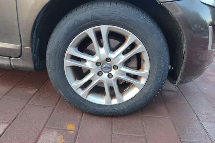 Used Volvo XC60 2015 T5 Smart Edition Right Front Wheel Hub