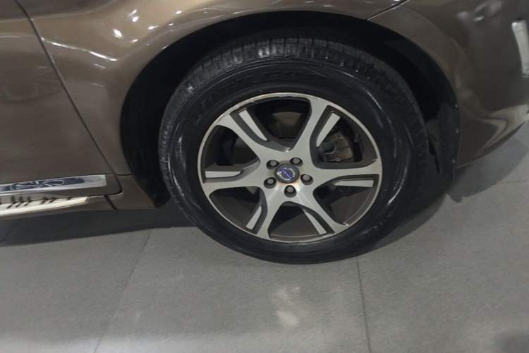 Used Volvo XC60 2015 T5 AWD Zhiyuan Edition Right Front Wheel Hub