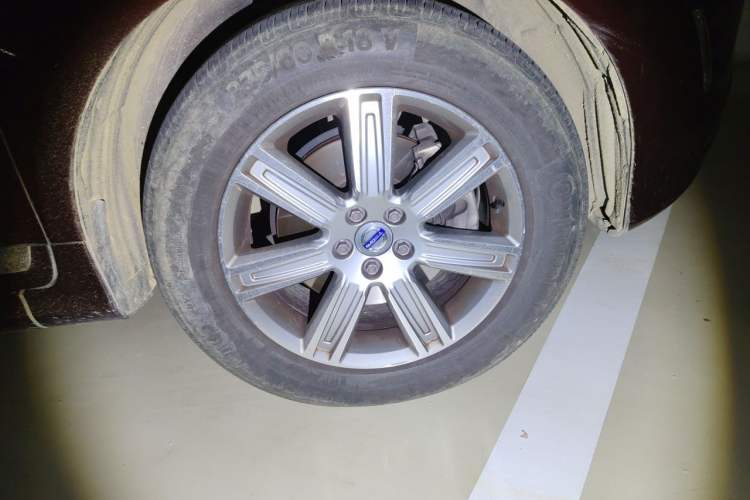 Used Volvo XC60 2015 T5 Smart Upgrade Model Right Front Wheel Hub