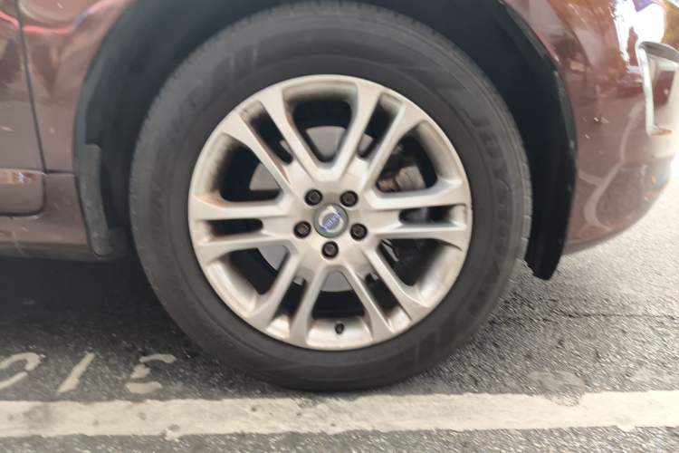 Used Volvo XC60 2015 T5 Smart Upgrade Model Right Front Wheel Hub