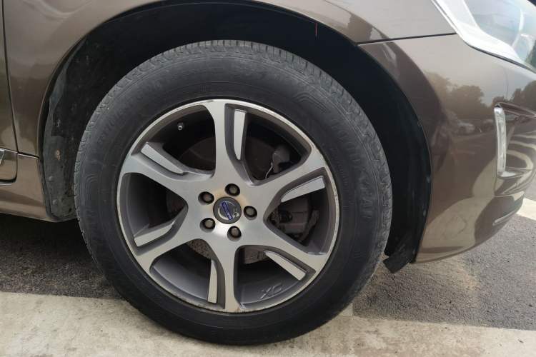 Used Volvo XC60 2015 T5 Smart Upgrade Model Right Front Wheel Hub