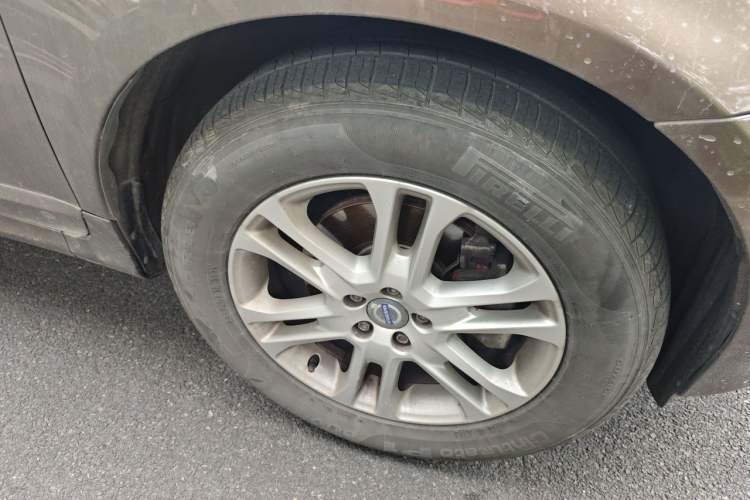Used Volvo XC60 2015 T5 Smart Upgrade Model Right Front Wheel Hub